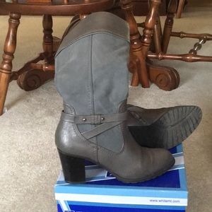 White Mountain Boots. Sapphire Grey